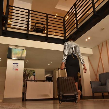 Imperial Hotel Express Кисуму Экстерьер фото