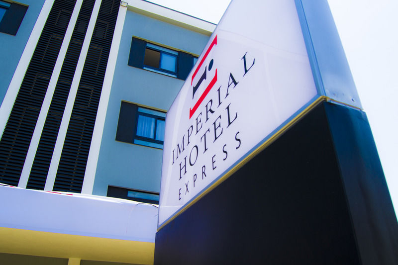 Imperial Hotel Express Кисуму Экстерьер фото