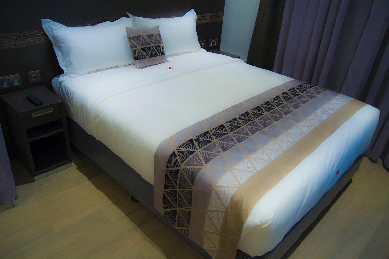 Imperial Hotel Express Кисуму Экстерьер фото