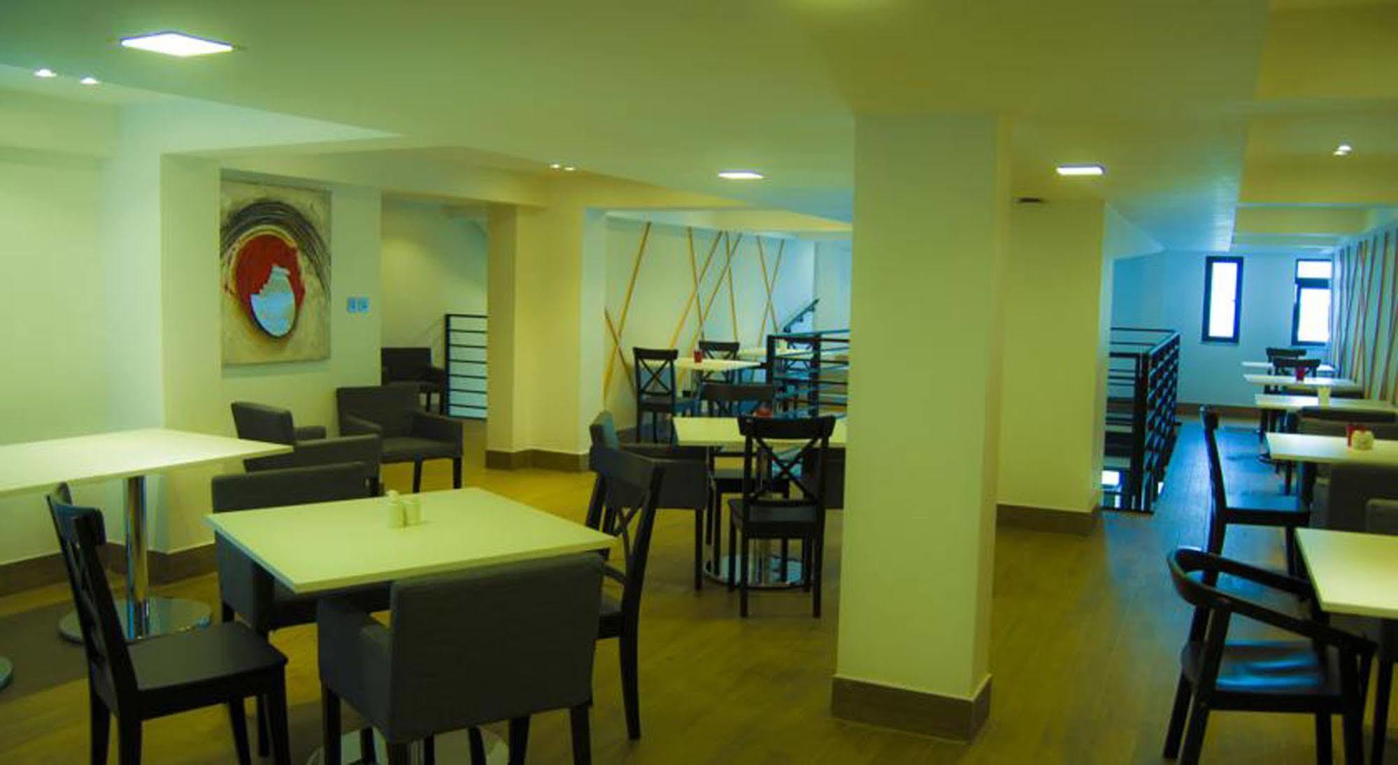 Imperial Hotel Express Кисуму Экстерьер фото
