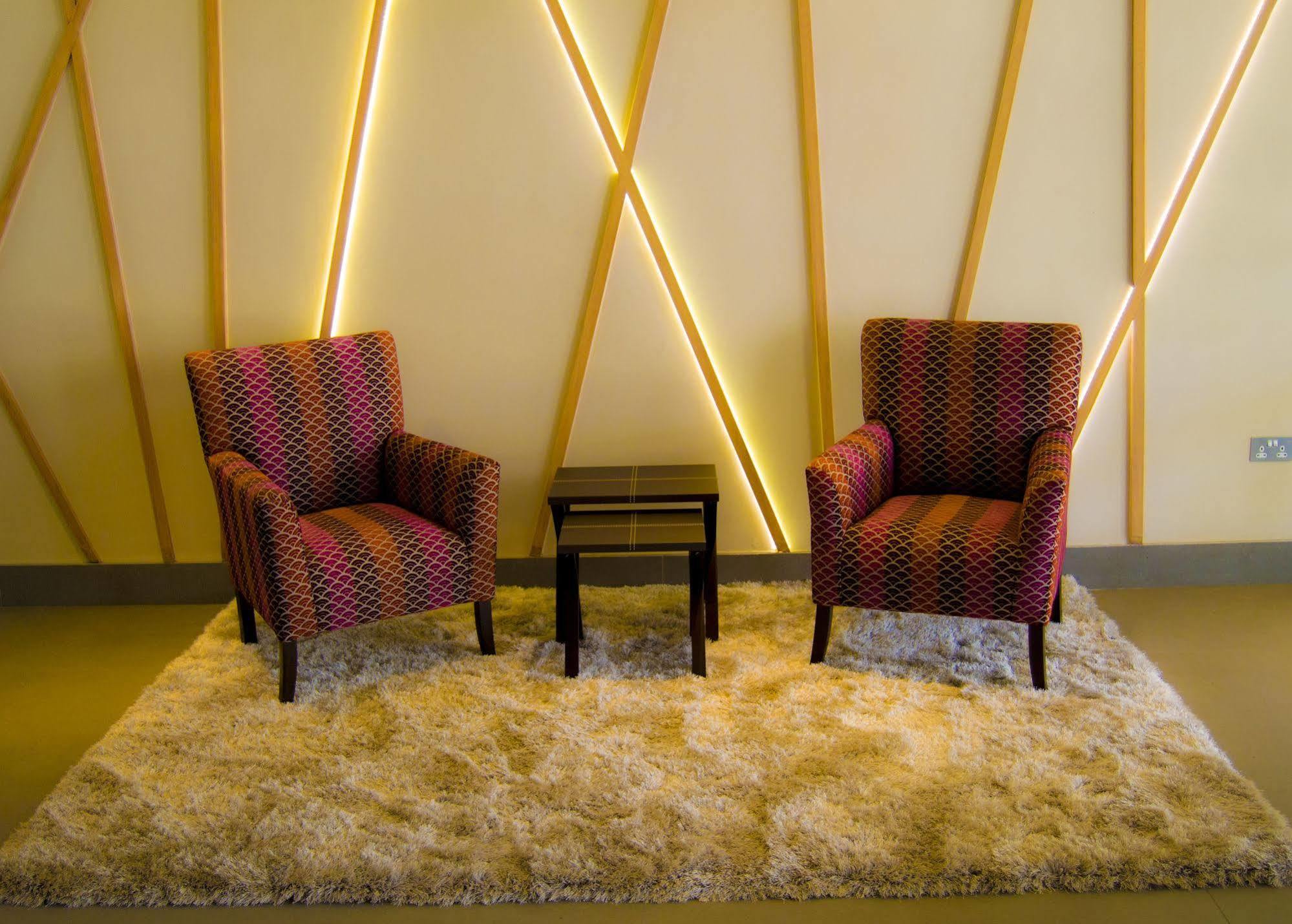 Imperial Hotel Express Кисуму Экстерьер фото