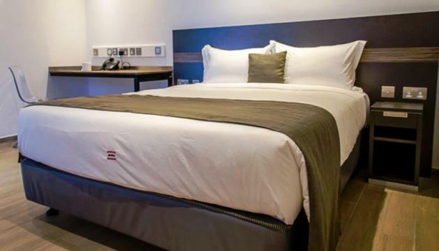 Imperial Hotel Express Кисуму Экстерьер фото